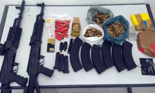 
				
					Fuzis russos AK-47 são apreendidos em operação policial no oeste da Bahia
				
				