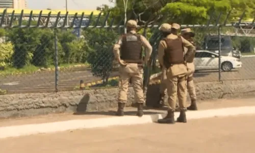 
				
					Por conta de artefato não identificado, polícia isola parte do estacionamento da Rodoviária de Salvador
				
				