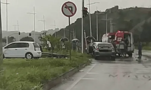 
				
					Homem morre em batida envolvendo dois carros e uma moto na Av. 29 de Março, em Salvador
				
				
