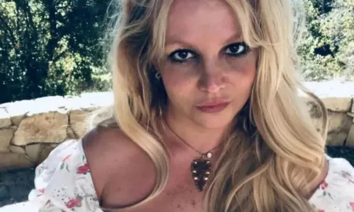 
				
					Britney Spears surpreende fãs ao posar completamente nua no Instagram
				
				