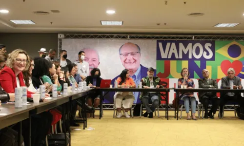
				
					PT oficializa chapa Lula-Alckmin para disputar a Presidência em evento sem os candidatos
				
				