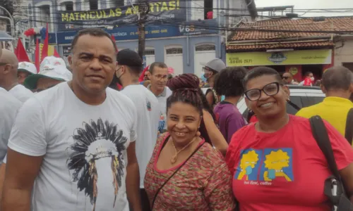 
				
					Em clima de reencontro e corrida eleitoral, desfile ao 2 de Julho é acompanhado por multidão em Salvador
				
				