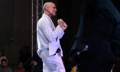 
				
					Campeão do 'BBB 10', Marcelo Dourado conquista cinturão de Jiu-Jitsu aos 50 anos
				
				