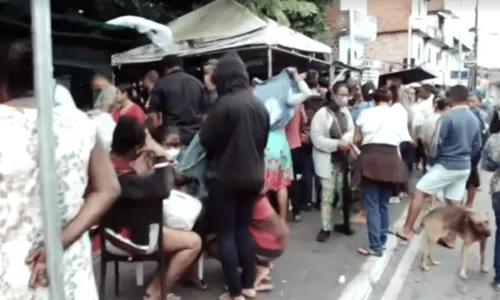 
				
					CadÚnico: beneficiários formam longas filas para atualização do cadastro no bairro de São Marcos, em Salvador
				
				