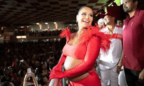 
				
					Com muito samba no pé, Viviane Araújo esbanja barrigão em evento de Carnaval; veja fotos
				
				