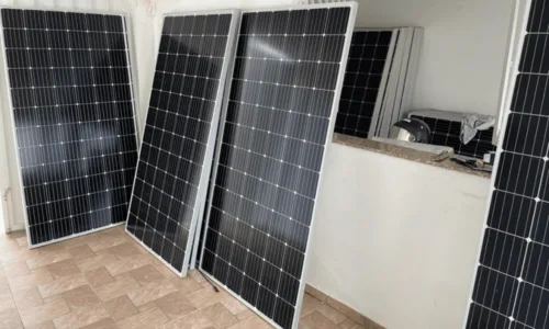 
				
					Homem é preso suspeito de roubar placas solares avaliadas em R$ 170 mil no sudoeste da Bahia
				
				