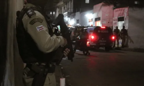 
				
					Homens são presos após arrombarem e furtarem estabelecimento em Salvador
				
				