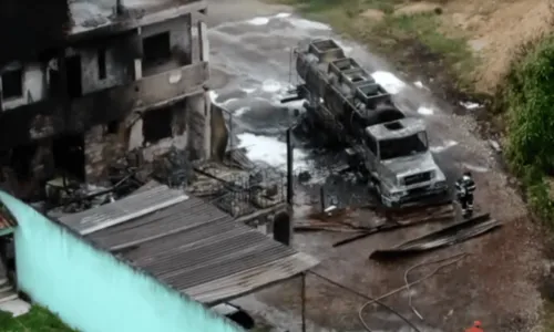 
				
					Incêndio em escritório de empresa de combustível assusta moradores da cidade de Candeias
				
				