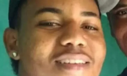 
				
					Jovem é morto a facadas após discussão com motorista de transporte clandestino em Lauro de Freitas
				
				