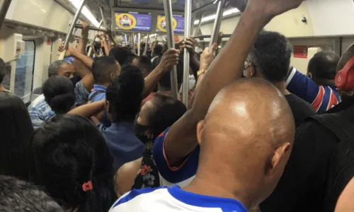 
				
					Passageiros relatam parada na linha 2 do metrô após batida entre dois carros em Salvador
				
				