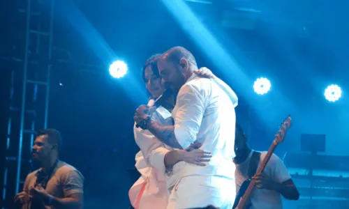 
				
					Paolla Oliveira e Diogo Nogueira dançam coladinhos em show; veja fotos
				
				