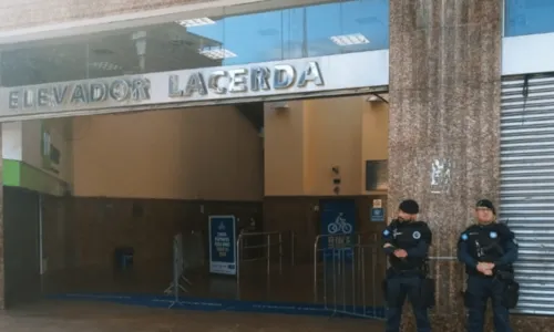 
				
					Homem procurado por roubo é preso ao tentar usar Elevador Lacerda, em Salvador
				
				