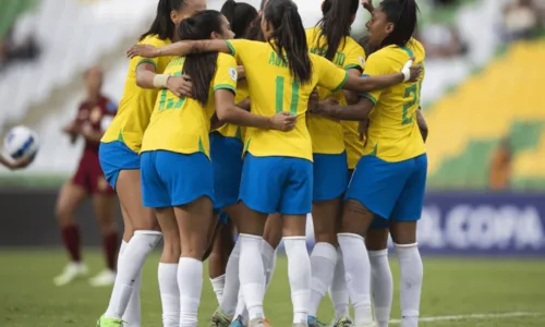
				
					Seleção encara Colômbia em busca do 8º título da Copa América Feminina
				
				