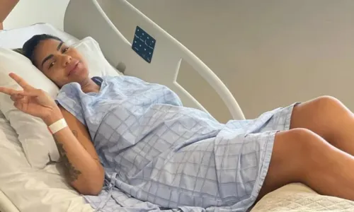 
				
					Tays Reis passa por cirurgia de emergência quase 10 dias após parto
				
				