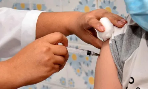 
				
					'Liberou geral': vacinação contra Covid-19 continua nesta terça-feira (19) em Salvador
				
				