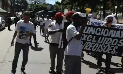 
				
					Funcionários da antiga CSN realizam protesto e bloqueiam parte da Avenida ACM, em Salvador
				
				