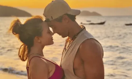 
				
					Larissa Manoela aparece em clima de romance com André Luiz Frambach: 'Nós'
				
				