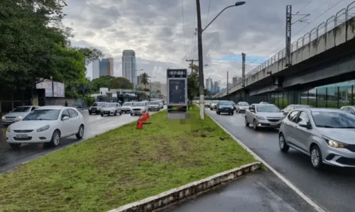 
				
					Homem é encontrado morto em canteiro central da Avenida ACM, em Salvador
				
				