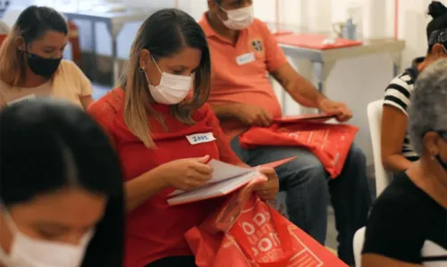 
				
					Projeto de incentivo que utiliza receitas culinárias para alfabetização de adultos chega em Salvador
				
				