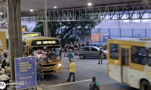 
				
					Homem é perseguido e morto a tiros em estação de ônibus de Salvador após deixar presídio; outras 6 pessoas foram baleadas
				
				