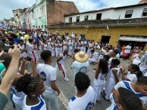 
				
					Em clima de reencontro e corrida eleitoral, desfile ao 2 de Julho é acompanhado por multidão em Salvador
				
				