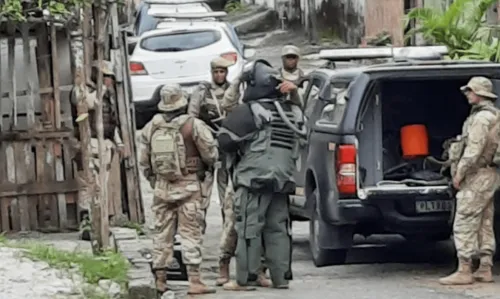 
				
					Granada é detonada pelo Bope após ser achada em rua de Salvador
				
				