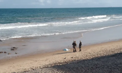 
				
					Homem é achado morto na praia da Barra, em Salvador; corpo tinha marcas de tiros
				
				