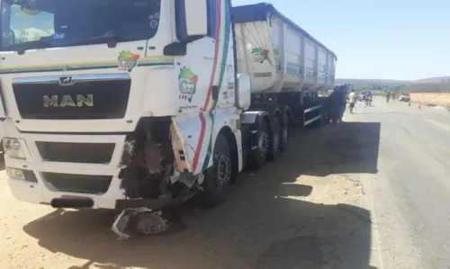 
				
					Homem morre após batida entre moto e carreta no sudoeste da Bahia
				
				