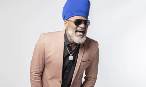 
				
					Carnaval fora de época: Carlinhos Brown leva primeiro trio sustentável para Londres
				
				