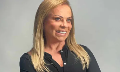 
				
					Christina Rocha, do Casos de Família, passa por harmonização facial e surpreende com resultado; veja antes e depois
				
				