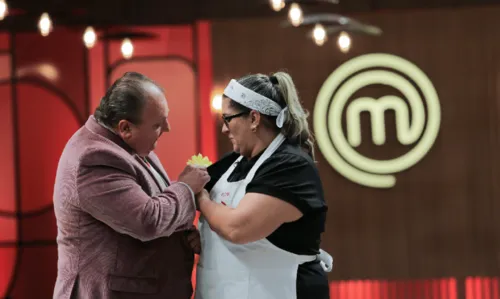 
				
					'Masterchef': Edleide é eliminada após servir prato com massa crua para jurados
				
				