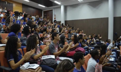 
				
					Estudantes da rede estadual participam de aulões de revisão para o ENEM a partir desta segunda (11)
				
				