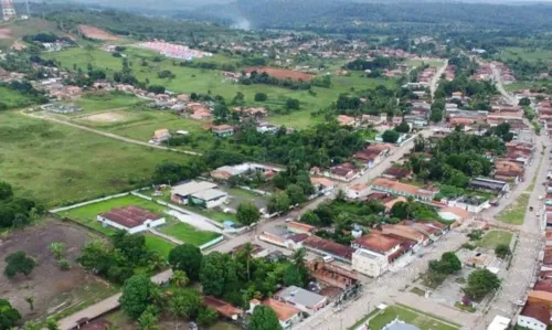 
				
					Justiça libera porte de arma para prefeito de cidade baiana que cumpre medidas protetivas contra ex-esposa
				
				