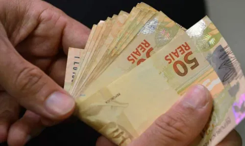 
				
					Auxílio Brasil é pago nesta sexta-feira (23) aos beneficiários com NIS de final 5; veja calendário
				
				