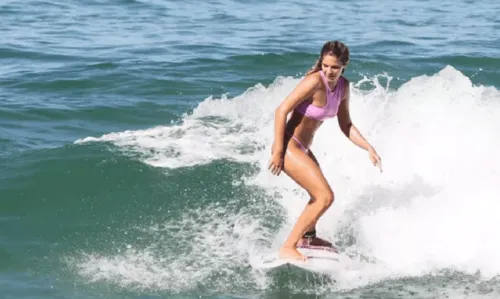 
				
					Isabella Santoni e Caio Vaz curtem dia de sol em praia do São Conrado, no RJ
				
				