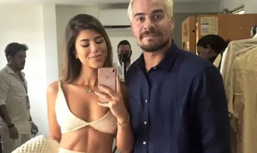 
				
					Thiago Martins e Talita Nogueira reatam namoro pela segunda vez e vão juntos a show
				
				