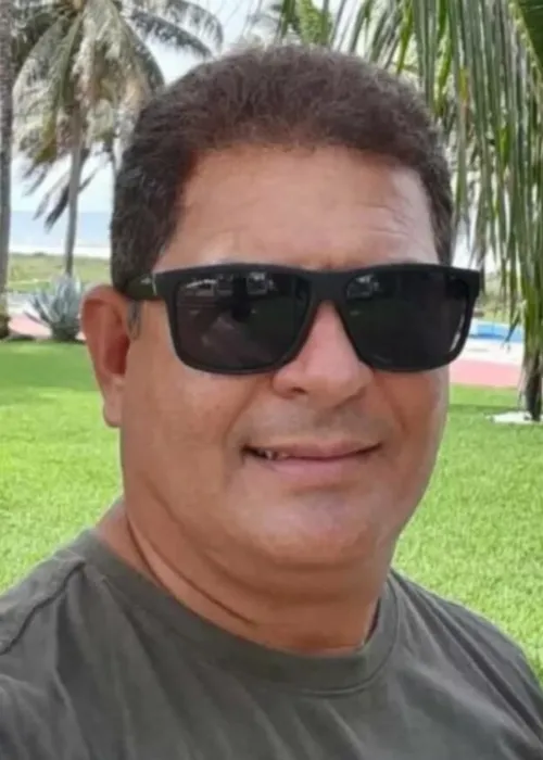 
				
					Polícia suspeita que investigador assassinado em Feira de Santana tenha sido vítima de latrocínio
				
				