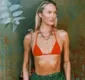 
                  Top model Candice Swanepoel curte piscina de hotel em Trancoso, na Bahia