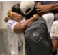 
                  Atacante do Bahia, Rodallega chora ao reencontrar mãe e irmãs após dois anos; vídeo