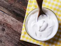 Aprenda a fazer três iogurtes em casa