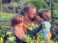Viúvo de Paulo Gustavo, Thales Bretas reflete sobre paternidade: 'É difícil pra caramba'