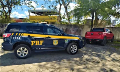
		Homem é preso após ser flagrado com caminhonete roubada e documentos falsos na Bahia