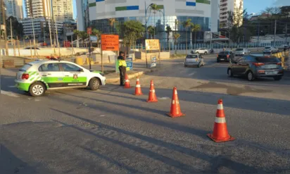
		Trânsito é desviado na região da Rua Lucaia após falha em semáforos