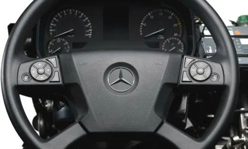 
				
					Mercedes-Benz lança linha de ônibus com novos motores
				
				