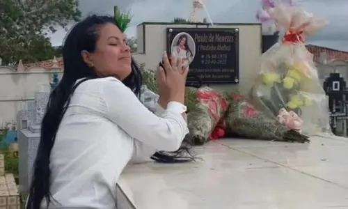 
				
					Paulinha Abelha é homenageada no dia em que completaria 44 anos: 'Nada é igual sem você'
				
				