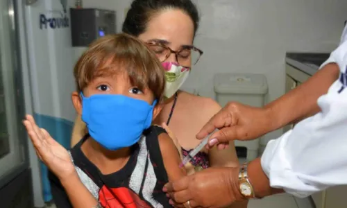 
				
					Lauro de Freitas inicia vacinação contra Covid-19 de crianças entre 6 meses e 3 anos nesta terça-feira; veja esquema
				
				
