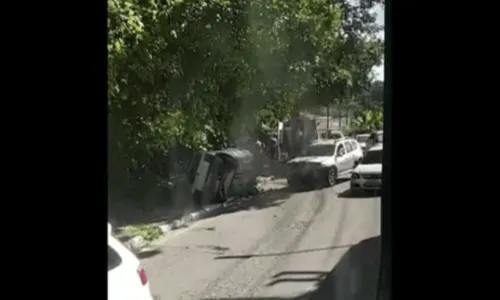 
				
					Dois homens ficam feridos após acidente entre dois carros na região de Cajazeiras, em Salvador
				
				