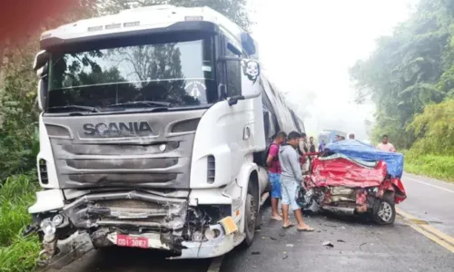 
				
					Acidente entre caminhão e carro deixa dois mortos no sul da Bahia
				
				