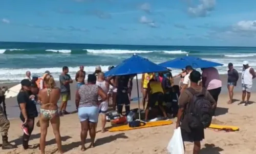 
				
					Jovem morre após se afogar na praia de Piatã; outros dois são resgatados
				
				
