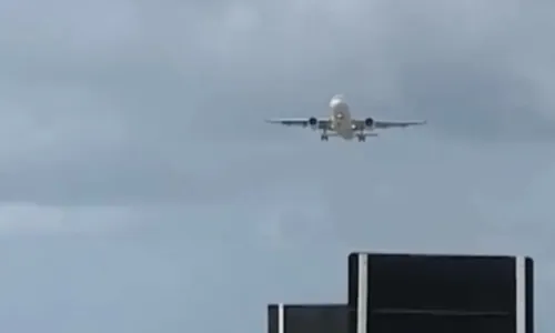 
				
					Vídeo: avião arremete em aeroporto no sul da Bahia por causa de ventos fortes
				
				